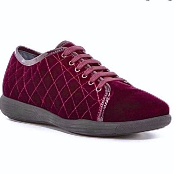 New Aquatalia Glenda Quilted Velvet Leather Sneakers - Picture 1 of 8